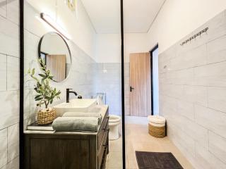 1 Min To Batu Bolong Island Boy Guesthouse Kt 1 - Canggu - 4