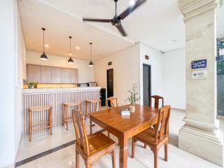 1 Min To Batu Bolong Island Boy Guesthouse Kt 1 - Canggu - 3