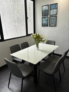 In The Heart of Georgetown, 2-7 Pax Family Suite - George Town - 5