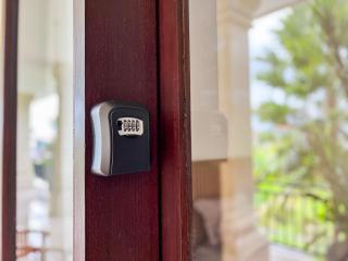 1 Min To Batu Bolong Island Boy Guesthouse Kt 8 - Canggu - 2