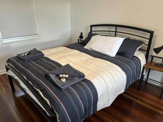 Mt Isa - Emerald Gem 3 Bedroom home QUIET AREA - Mount Isa - 2