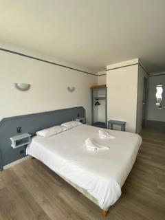 Hôtel La Tour des Anglais - Mayenne - 1