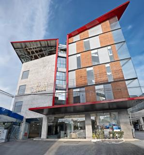 D-Luxe Hotel - Ernakulam - 0