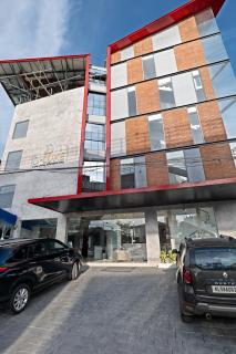 D-Luxe Hotel - Ernakulam - 8