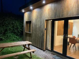 Beach Cabin - 4 mins walk to Ardnahinch Beach, 10 min walk to Garryvoe Hotel & 5 min drive to Ballymaloe House - Eircode P25KN53 - Shanagarry - 0