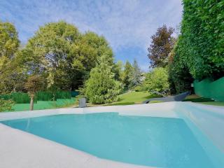 Private home with pool & beach, Vacation Near Center, Yard, BBQ, Mountain View, Free Parking - Belgrado - 0
