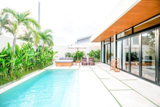 99 Villa Suite - Modern Bedrooms with Dining Area & Enormous Pool - Kerobokan - 7
