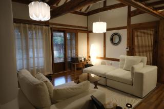 Cozy lovely hanok stay - 1