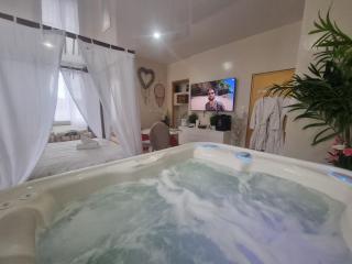 Suite Balinaise by Les Spa de Venus - Charavines - 0