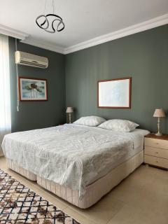 Şehir ve Denizin ortasında - 0