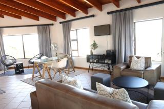 At Lowerpoint Loft Style Studio - Jeffreys Bay - 7