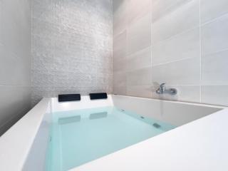 ISG Apartments Triana Jacuzzi 4 - 2