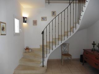 Pretty, spacious holiday home with private pool - 1