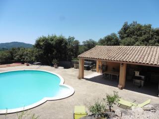 Pretty, spacious holiday home with private pool - 2