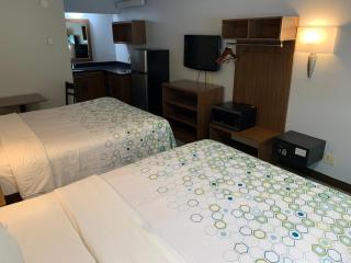 HomeTowne Studios by Red Roof Mystic - New London - 3