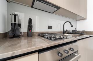 Lux Studio 15 Northside with a Pool, Gym & Canal Views - Dubai - 2