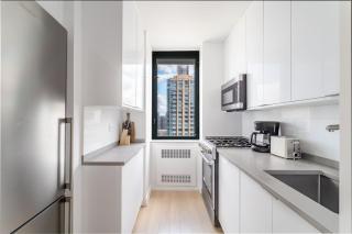 Modern Room in Shared Apartment with a View - 3