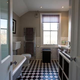 Windsor Road Retreat - 2