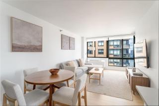 Vibrant Room with City Views in Shared Apartment - 4