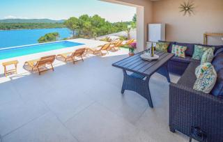 Gorgeous Home In Veli Rat With Wifi - Veli Rat - 2