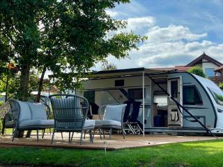 Mazurski Camp Life & Chill Mikołajki - Komfortowa klimatyzowana przyczepa z dużym tarasem - Mikołajki - 5