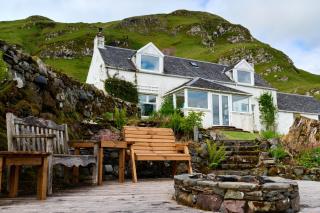 Farmhouse on Loch Tralaig - 0