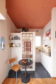 Cozy, central studio with expansive balcony - 3