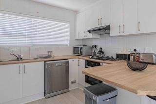 Beach Front Sea View 2 bedroom Table View Flat - Cidade Do Cabo - 9