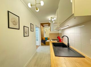 De Gaulle - Parade 24h - Parking - 6 pers - Le Mans - 8