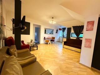 Hamilton Apartment - Craiova - 6