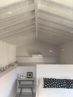 Bright and airy Village Studio Maisonette - 5