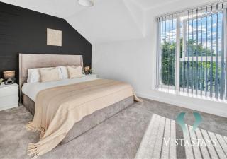 Modern Spacious 4 Bed - Pool Table, PS4, 4x Double Rooms with Vista Stays Short Lets Birmingham - Birmingham - 3