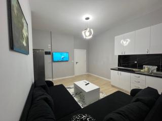 Anxhelo's Apartments - Tirana - 9