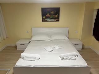 Anxhelo's Apartments - Tirana - 4