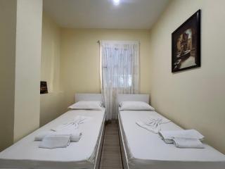 Anxhelo's Apartments - Tirana - 2