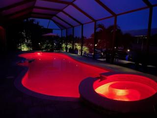 CoralVilla Felicity - pool, spa, river access, Tiki Hut - 3