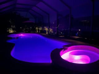 CoralVilla Felicity - pool, spa, river access, Tiki Hut - 1