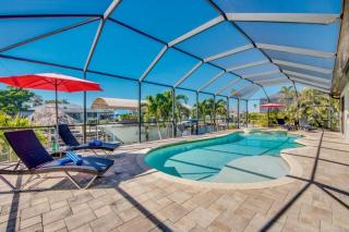 CoralVilla Felicity - pool, spa, river access, Tiki Hut - 7