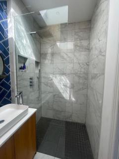 Sunny Studio with Parking and Private Entrance - Bristol - 9