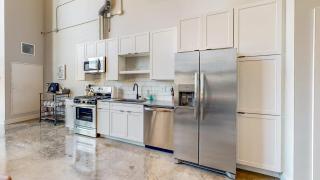 EPIC Urban Loft, 30ft Tall Windows, Next To Mayo! - Rochester - 2