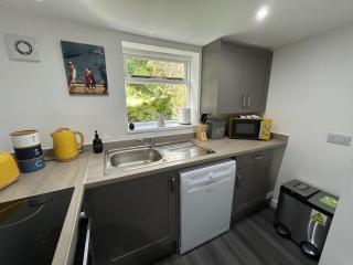 Flat 2a - Modern Flat Close to City Centre Ideal for Couples - Inverness - 4