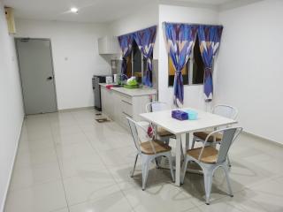 Marina Island Couple Home Stay - Lumut - 5