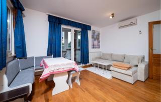 Awesome Apartment In Medulin With Wifi - 2