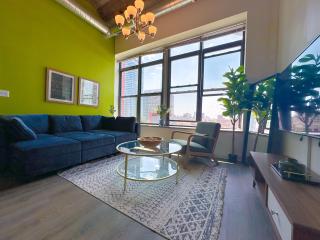 McCormick Place modern 2br-2ba Loft with optional parking for 8 guests - Chicago - 4