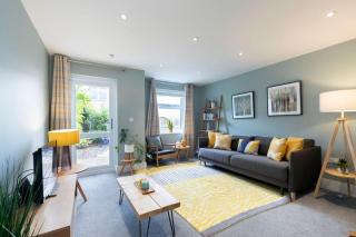 Twin Home Retreat in Central Cheltenham - - 9