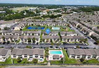 Beach access close to Walmart, Bowling,skating and Game room - 5