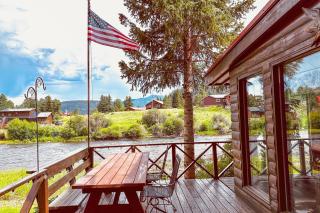 Gorgeous Riverfront Retreat - South Fork - 3