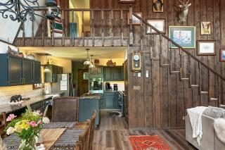 Gorgeous Riverfront Retreat - South Fork - 1