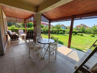 Garden Floor Flat in a Beachfront Complex with a Pool - 7