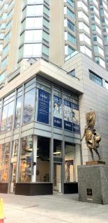 Elegant 2BR & 2BA Retreat in Prime Yorkville, Downtown - Toronto - 1